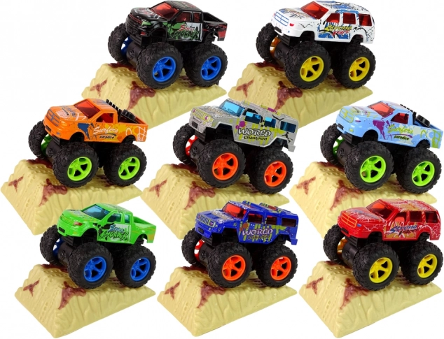 Monster truck su rampa ir guminėmis padangomis – traukiamasis (pull-back) mechanizmas