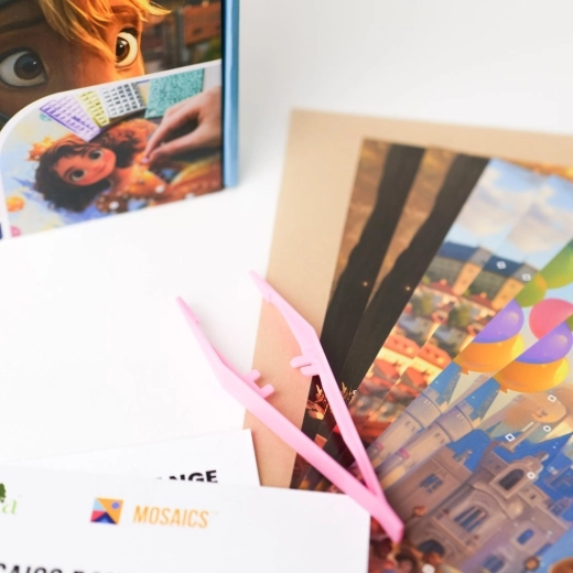 Easy application and mess-free crafting