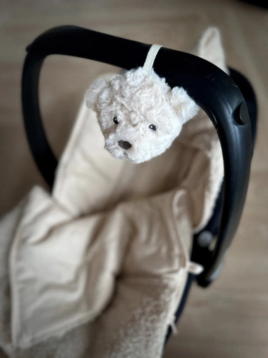 Attach it anywhere – stroller, car seat and crib