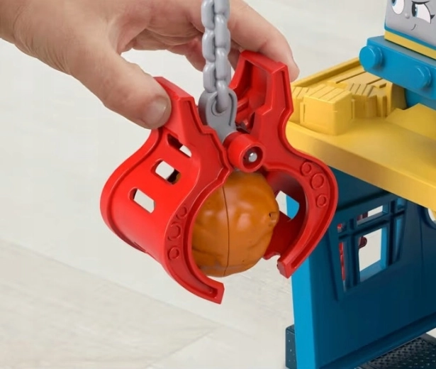 Movable crane for loading and unloading