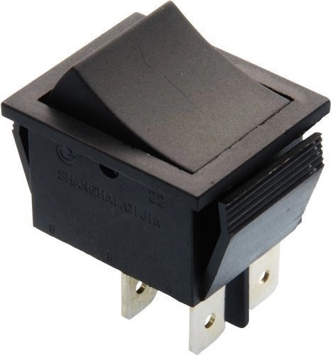 4 kontaktų perjungimo mygtukas po akceleratoriaus pedalu