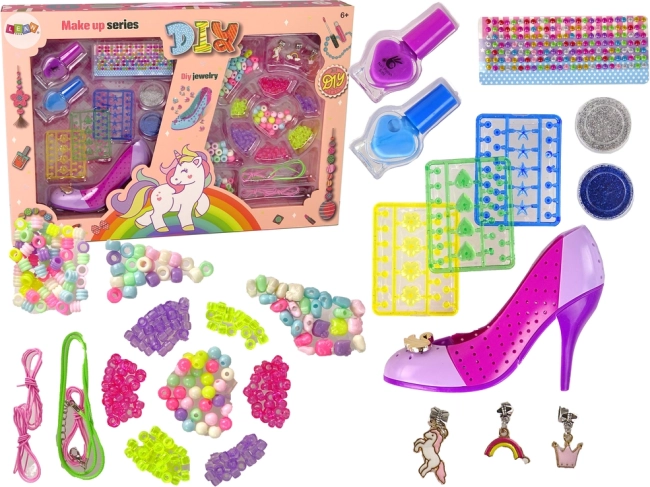 Spalvingas nagų ir papuošalų rinkinys