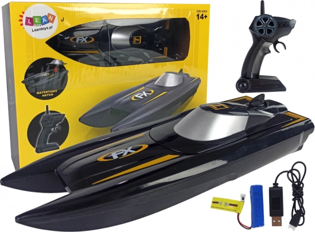 RC racing boat 1:47, 2.4 GHz, range 50 m