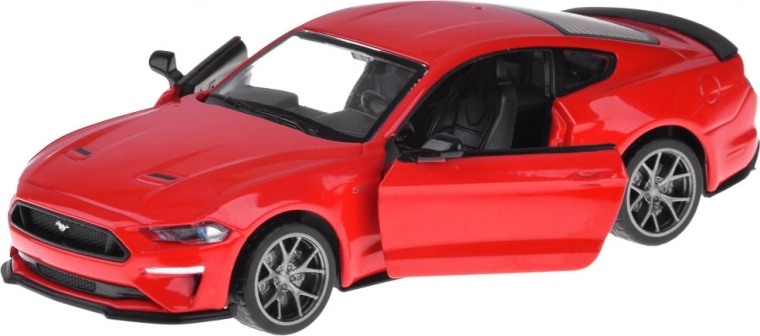 Atsidarančios durelės ir detaliai atkurtas interjeras