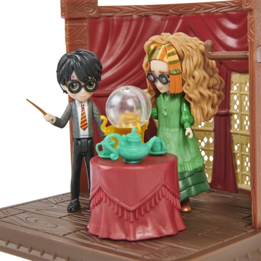 Figures of Harry and Professor Trelawney
