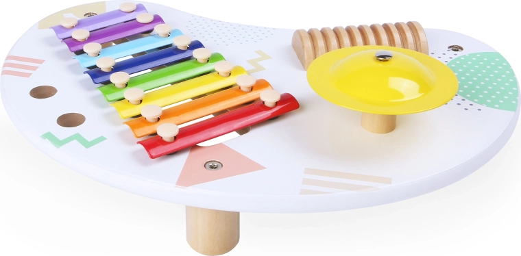 3 instrumentai viename staliuke