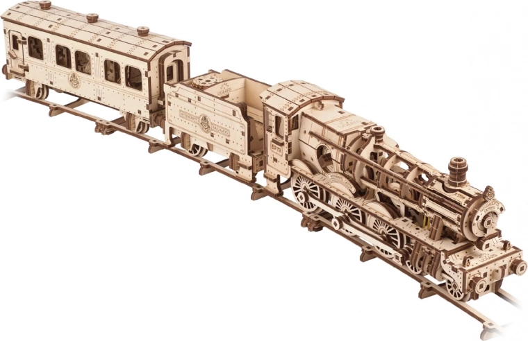 Train set ready to run on rails