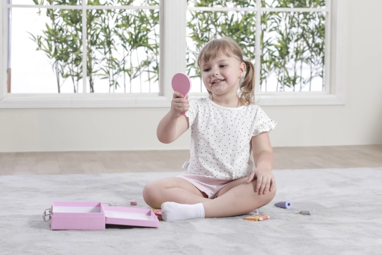 Skatina vaizduotę ir socialinius įgūdžius