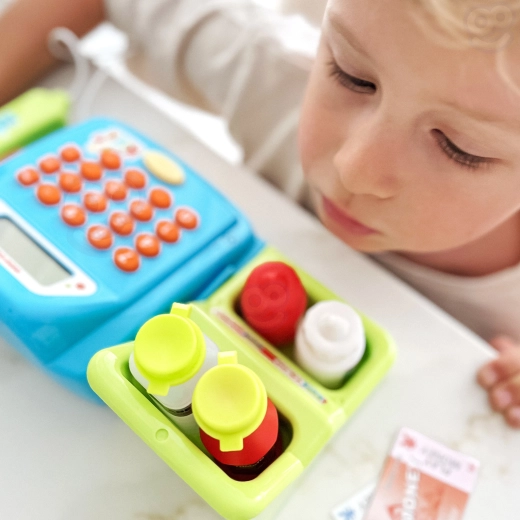 Gausūs priedai ir lentyna prekėms