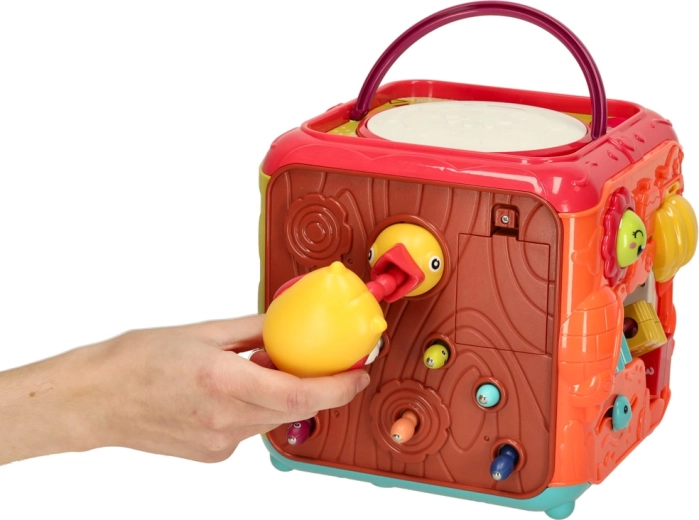 Linksmas žaidimas „pamaitink paukščiuką“ su vabalėliais