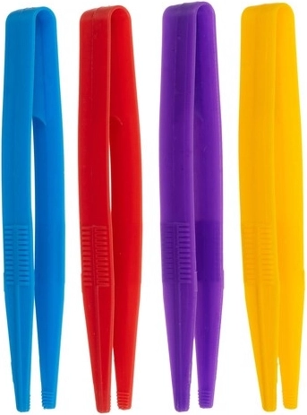 Smulkiosios motorikos treniruotė su pincetais