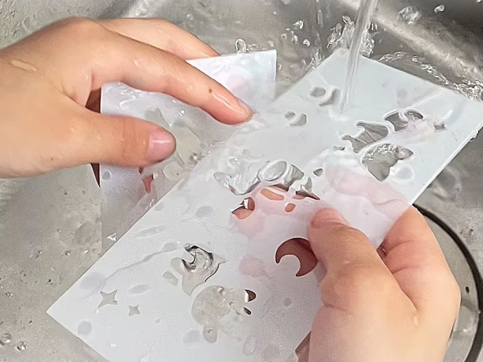 Pakartotinai naudojami trafaretai begaliniams motyvams