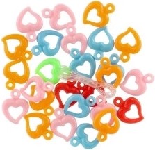 Du motyvai: širdelės ir raidės