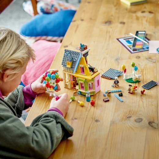Išmanus konstravimas su LEGO Builder programėle