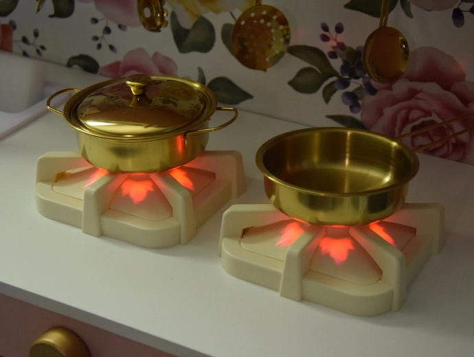 Light-up burners and realistic cooking