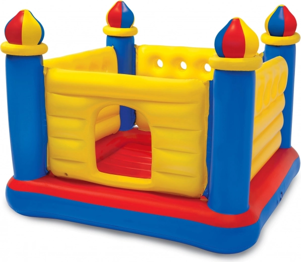 Aukštos sienos užtikrina saugumą žaidžiant