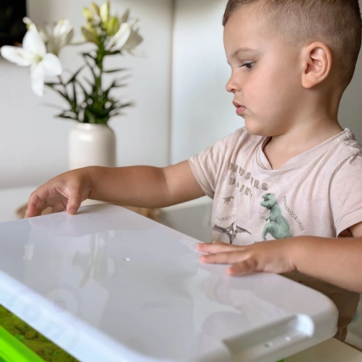 Nešiojama dėžė su staline vonelėle