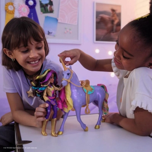 Rinkinys kupinas spalvų ir fantazijos