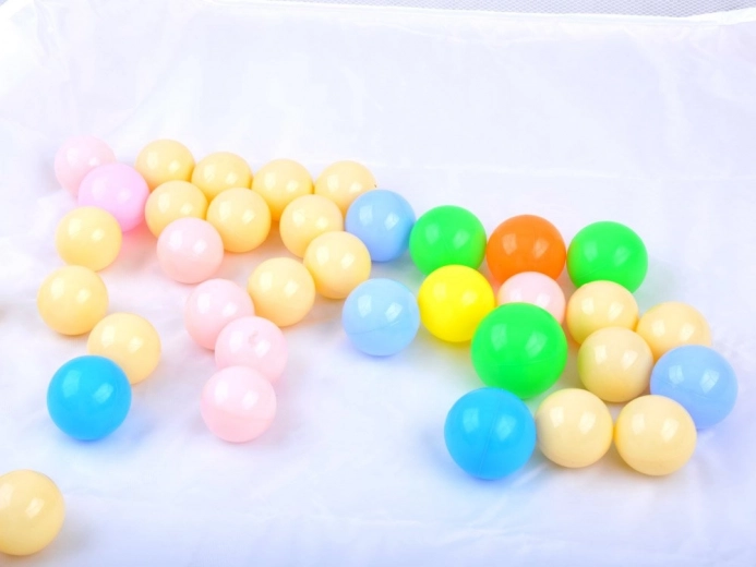 Spalvoti plastikiniai kamuoliukai