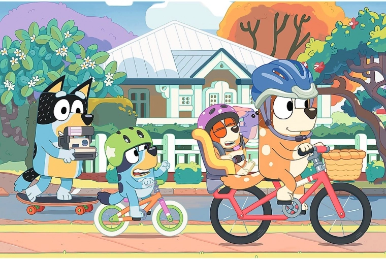 BLUEY motyvas, kupinas judesio ir džiaugsmo