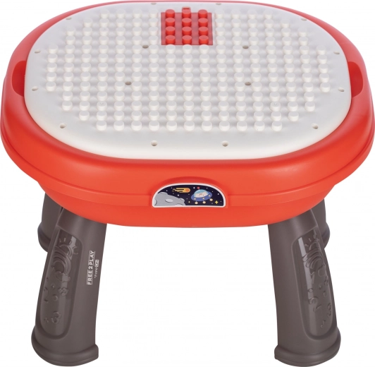2-in-1 rotating panel: play surface and brick base