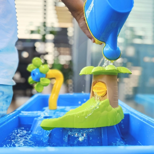 Žaidimai su vandeniu ir smėliu