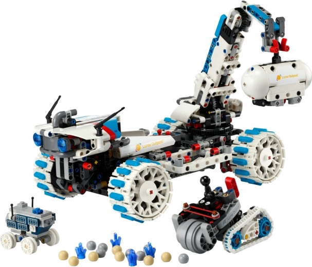 Pasukama robotinė ranka ir darbas su mėginiais