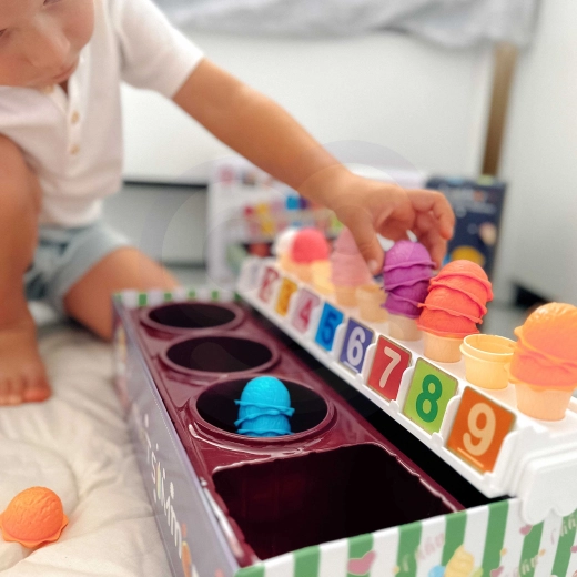 Spalvingas edukacinis žaislas