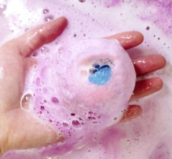 Vonia kupina spalvų ir putojančio linksmumo