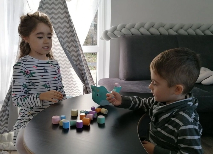 Kokybiška mediena, pastelės spalvos