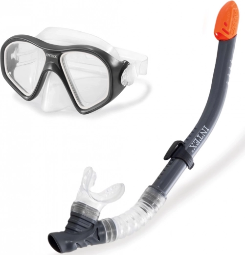 Snorkel with splash guard to prevent water ingress
