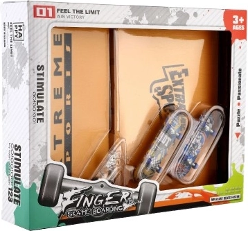 Dvi pirštinės riedlentės pakuotėje