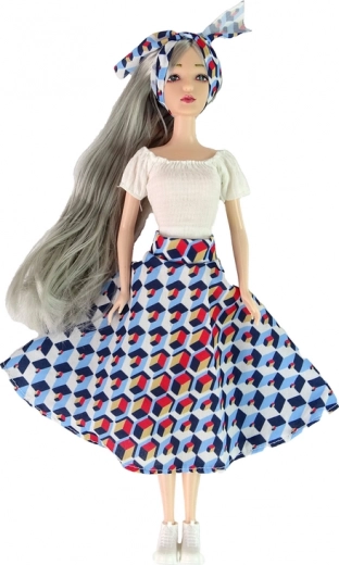 Stilinga lėlė su ilgais pilkais plaukais