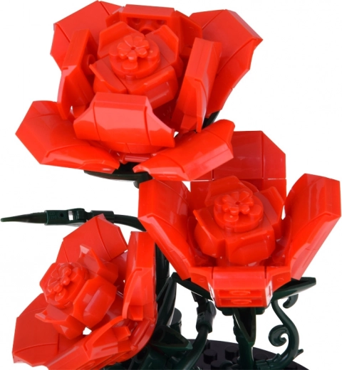 Detalus žiedas su realistiškomis formomis