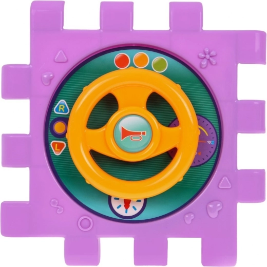 Vairas, telefonas ir durys su raktu