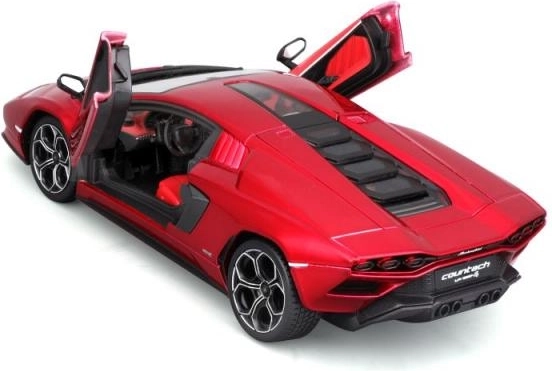 Atsidarančios durys ir detalus interjeras