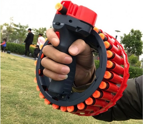 Besisukantis 28 strėlių dėtuvė