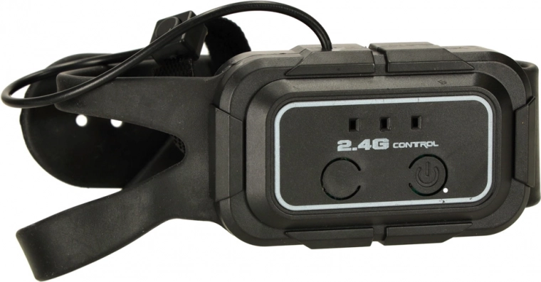 Du vairavimo būdai: gestai ir klasikinis pultelis