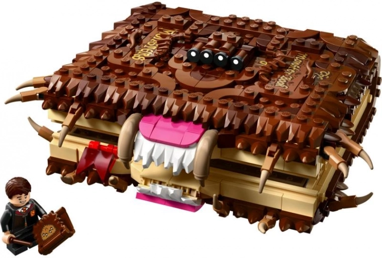 Trakšintys nasrai ir atsukama pull-back veiksmo funkcija