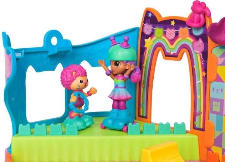 Dvi figūrėlės su veikiančiais ratukais