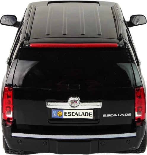 LED žibintai ir variklio garsas