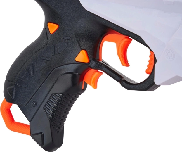 Integruotas taikiklis ir ergonomiška rankena