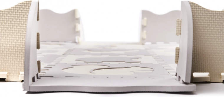 Neslystantis, atsparus vandeniui ir lengvai valomas