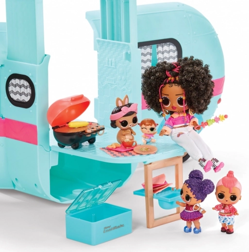 Pramogos prie baseinėlio ir griliaus