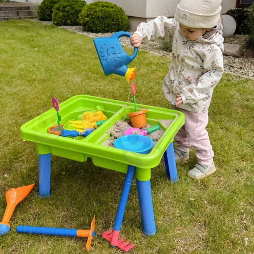 Dvi talpos vandeniui ir smėliui