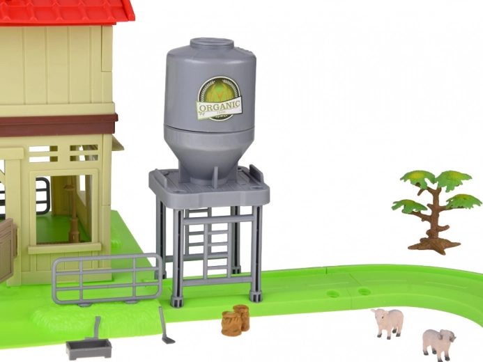 Pašarų silas su pylimo funkcija