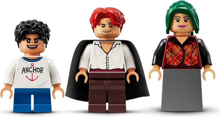 Trys minifigūrėlės: Luffy, Shanks ir Makino