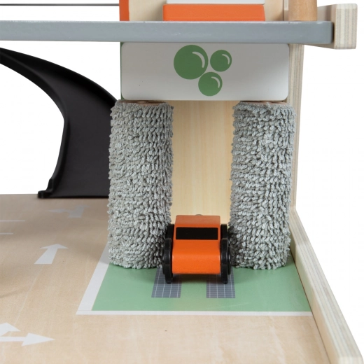 Degalinė ir įkrovimo stotelė, plovykla ir keltuvas