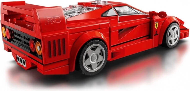 Autentiškas „Ferrari F40“ dizainas