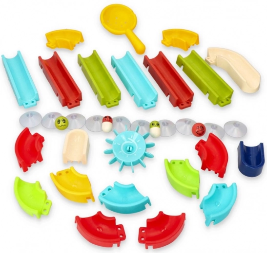 Spalvingos dalys skatina mokymąsi žaidžiant